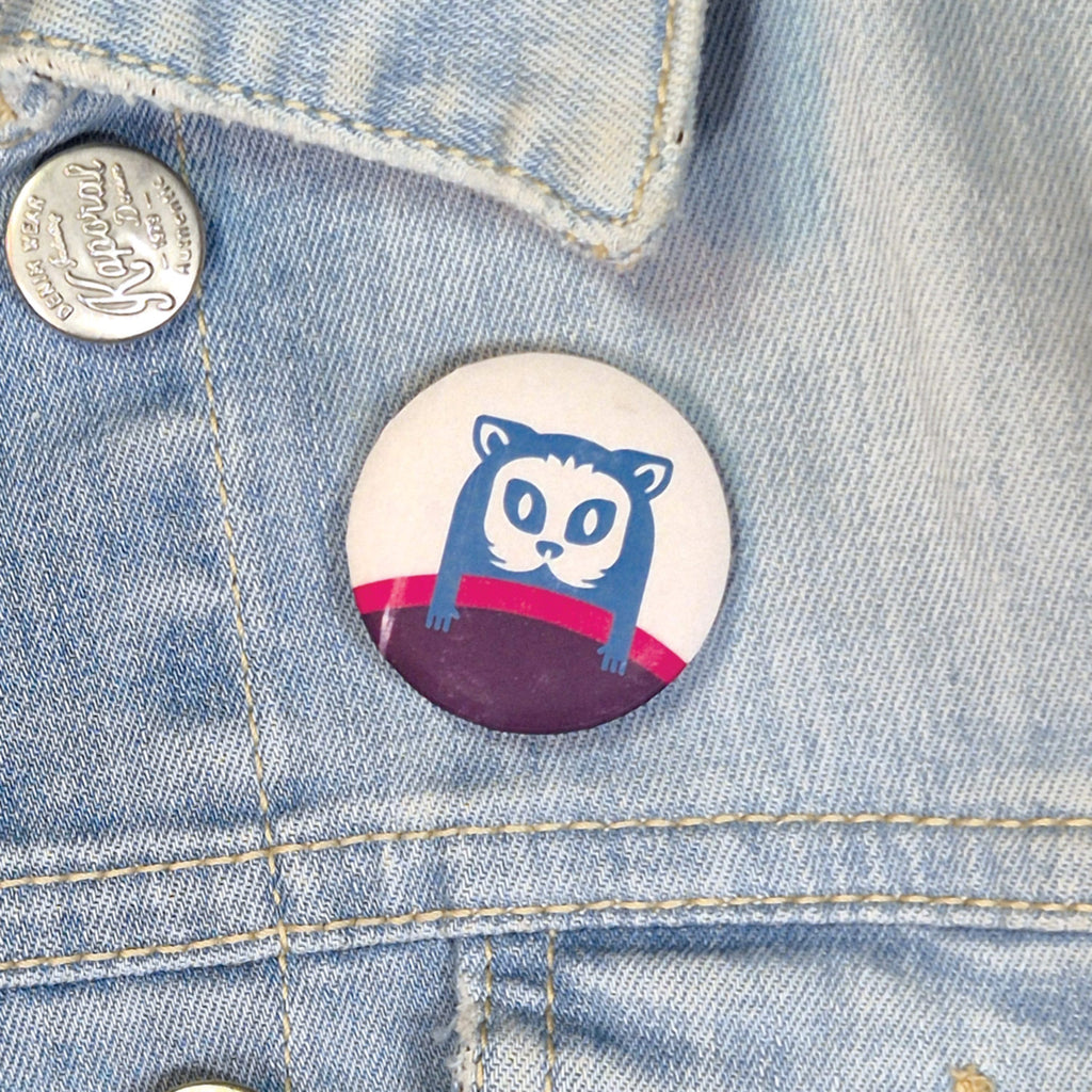 badge Charuma bleu métal finition matte